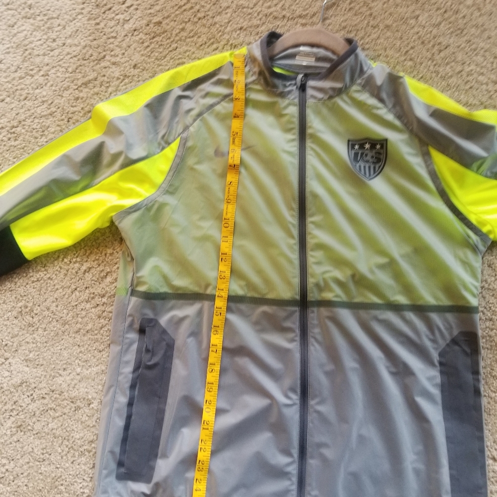 Nike jacket - Picture 4 of 4